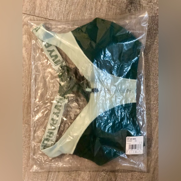 Adidas x Ivy Park - Drip 2 | Medium Support Zip Bra, Green Tint/Dark Green - Picture 11 of 12